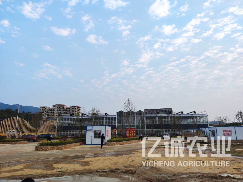 智能溫室大棚建設(shè)廠家有自己的網(wǎng)絡(luò)銷售團(tuán)隊，成熟的銷售理念